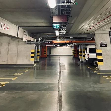 Apartmanhotel Deluxe By The Railway Station - Parking W Cenie