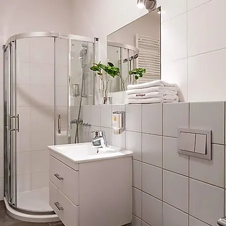 Apartmanhotel Deluxe By The Railway Station 3*