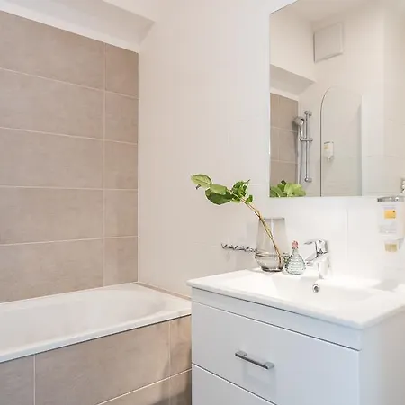 Deluxe By The Railway Station 3*