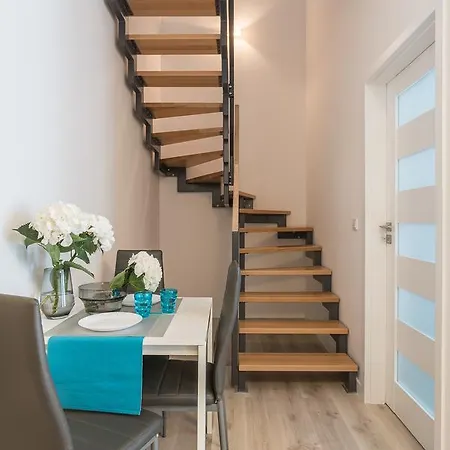 Hotel apartamentowy Deluxe By The Railway Station - Parking W Cenie