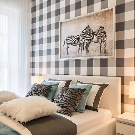 Deluxe By The Railway Station 3*