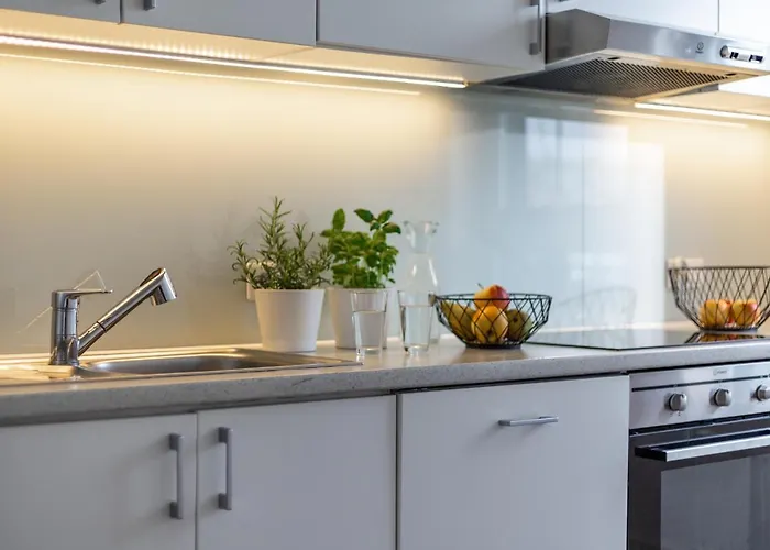 Deluxe By The Railway Station - Parking W Cenie アパートホテル ヴロツワフ