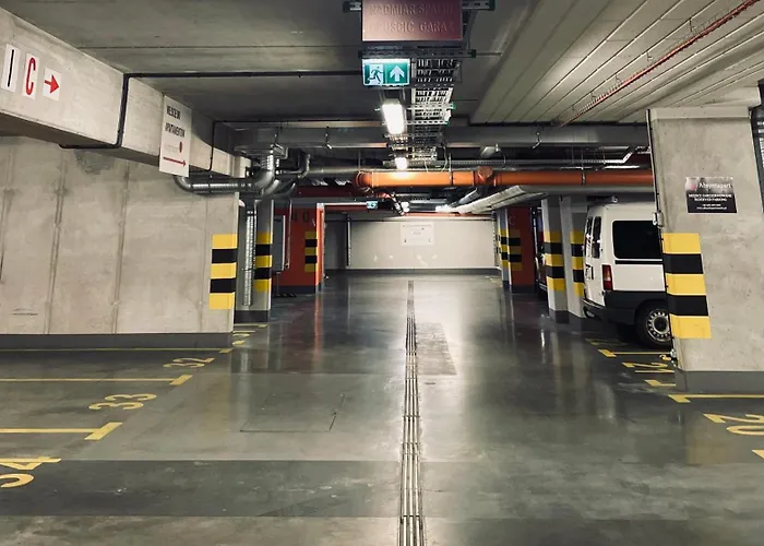 アパートホテル Deluxe By The Railway Station - Parking W Cenie